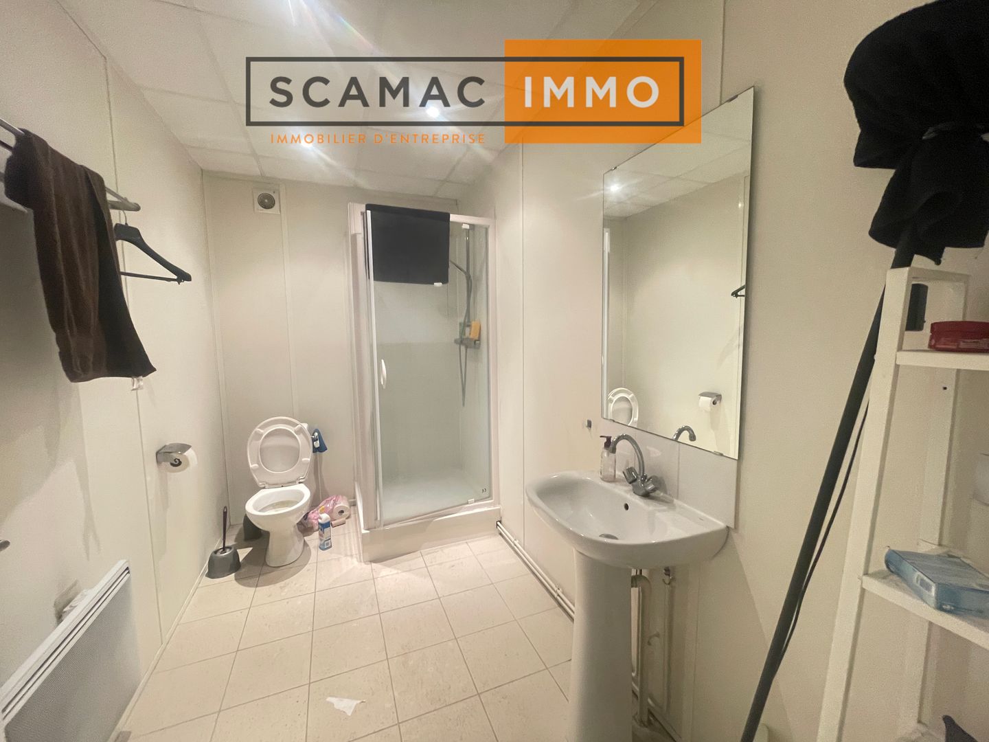 locaux mixtes de 220m², Saint-Michel-sur-Orge (Essonne)