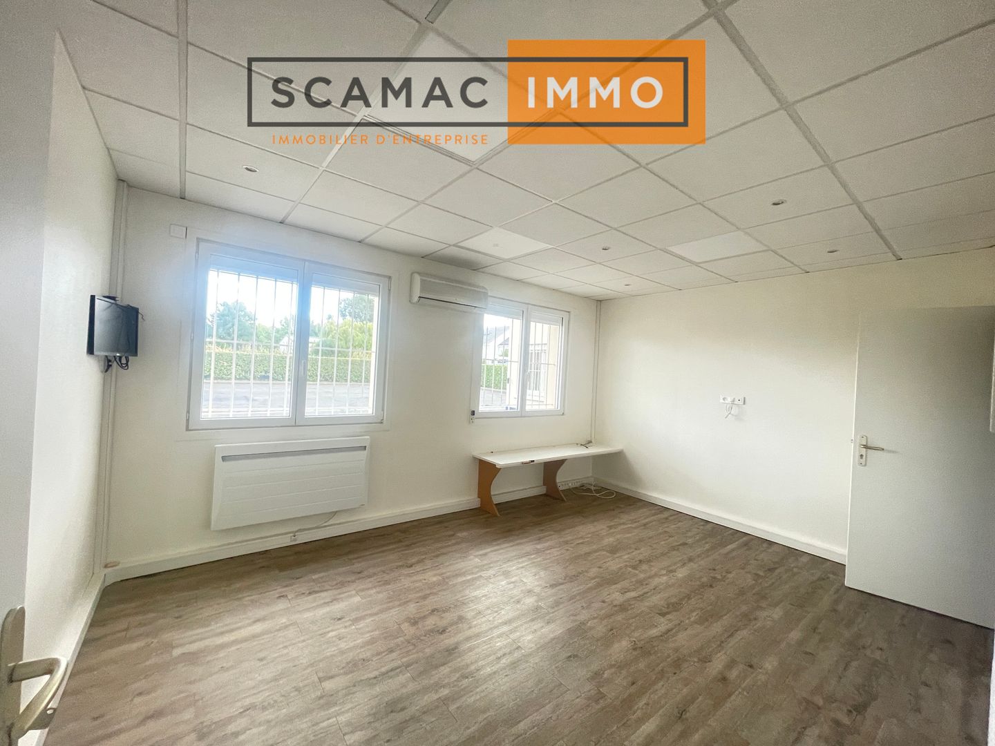 locaux mixtes de 220m², Saint-Michel-sur-Orge (Essonne)