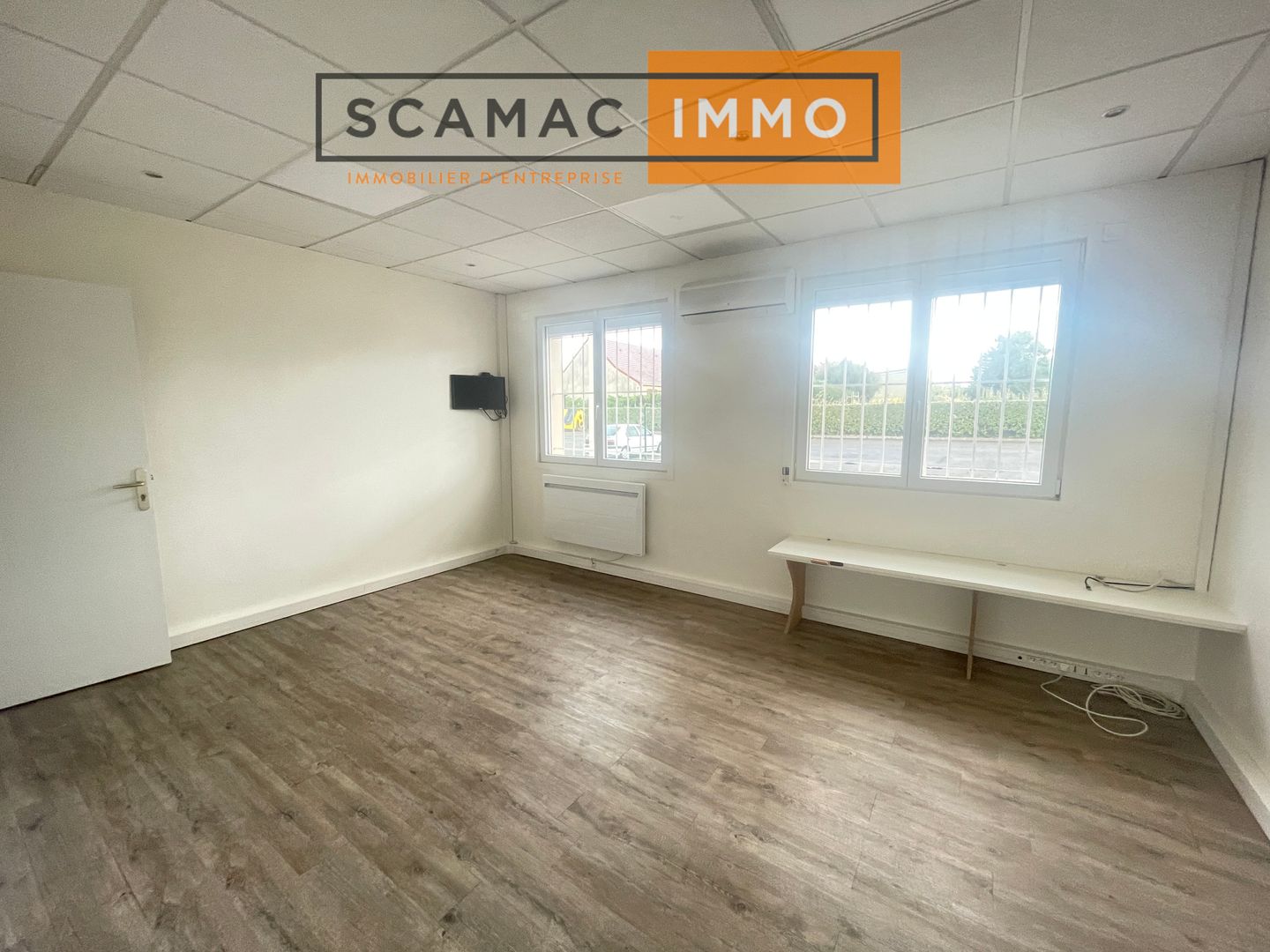 locaux mixtes de 220m², Saint-Michel-sur-Orge (Essonne)