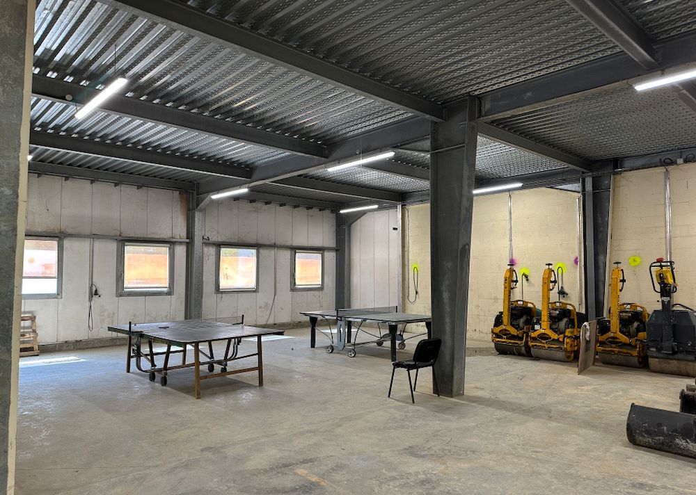 local d'activités de 3 825m², Roissy-en-France (Val-d'Oise)