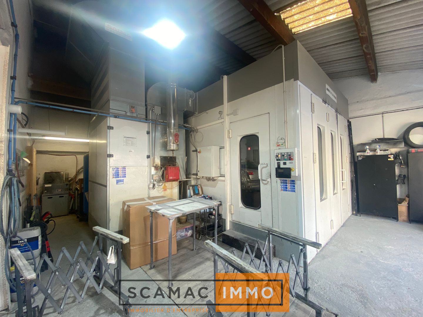 local d'activités de 415m², Carnoux-en-Provence (Bouches-du-Rhône)