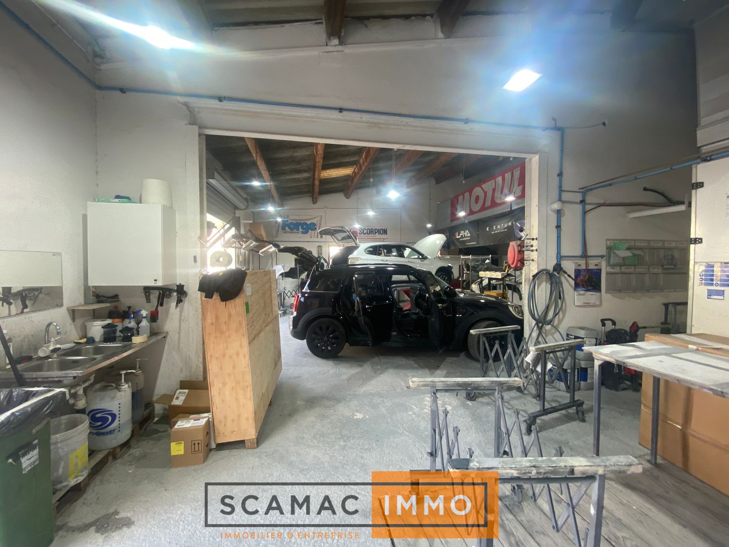 local d'activités de 415m², Carnoux-en-Provence (Bouches-du-Rhône)