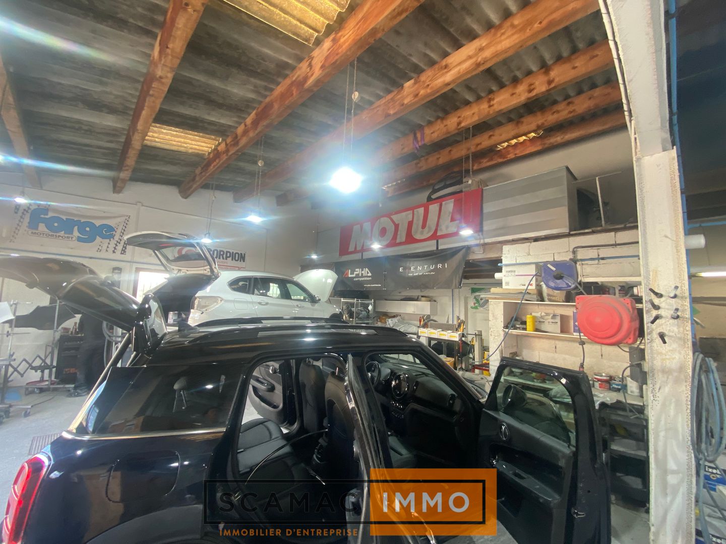 local d'activités de 415m², Carnoux-en-Provence (Bouches-du-Rhône)