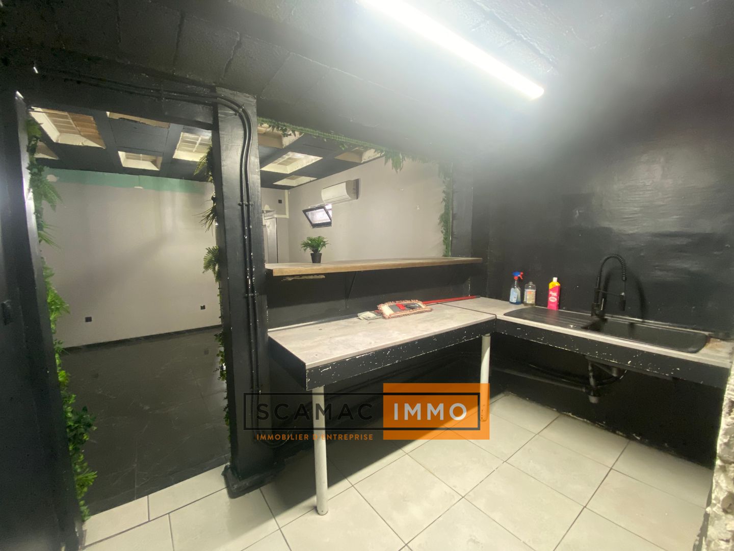 local commercial de 82m², Marseille 16 (Bouches-du-Rhône)