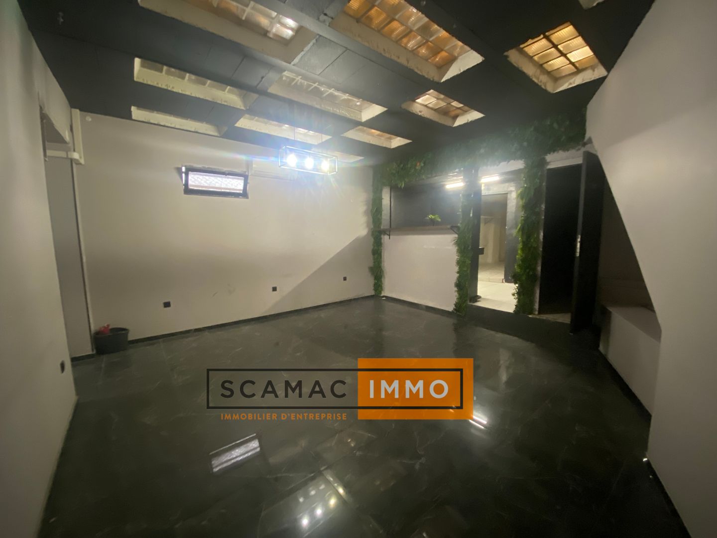 local commercial de 82m², Marseille 16 (Bouches-du-Rhône)