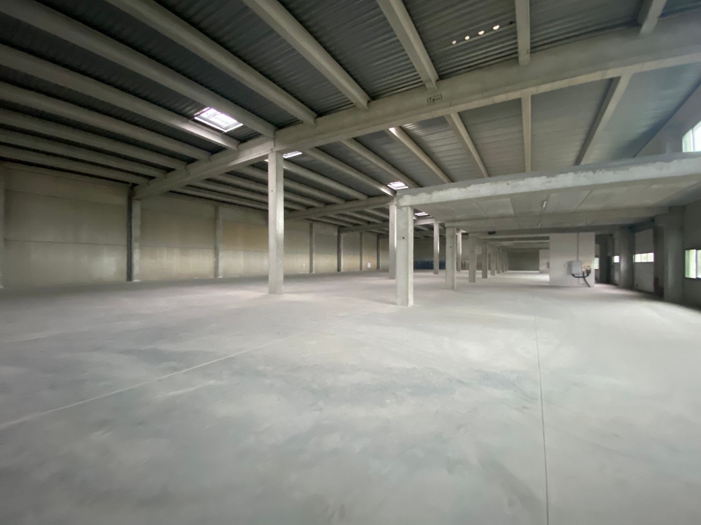 Local d'activités de 600 m², La Ciotat