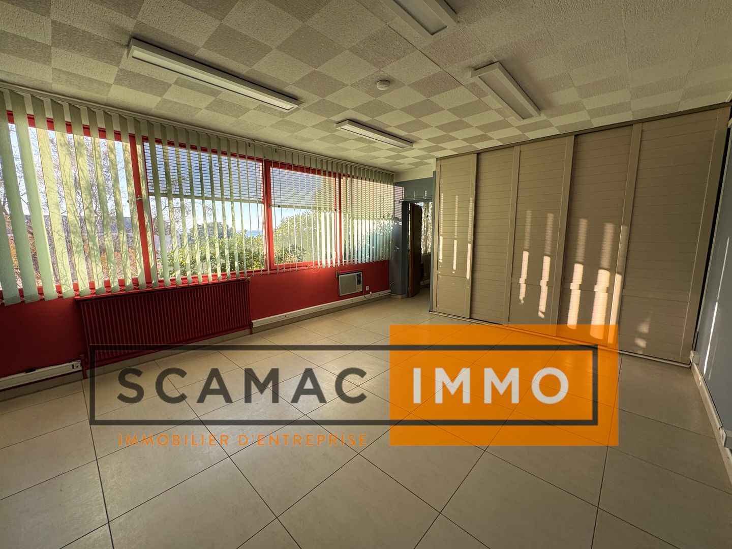 bureau de 325m², Vitrolles (Bouches-du-Rhône)
