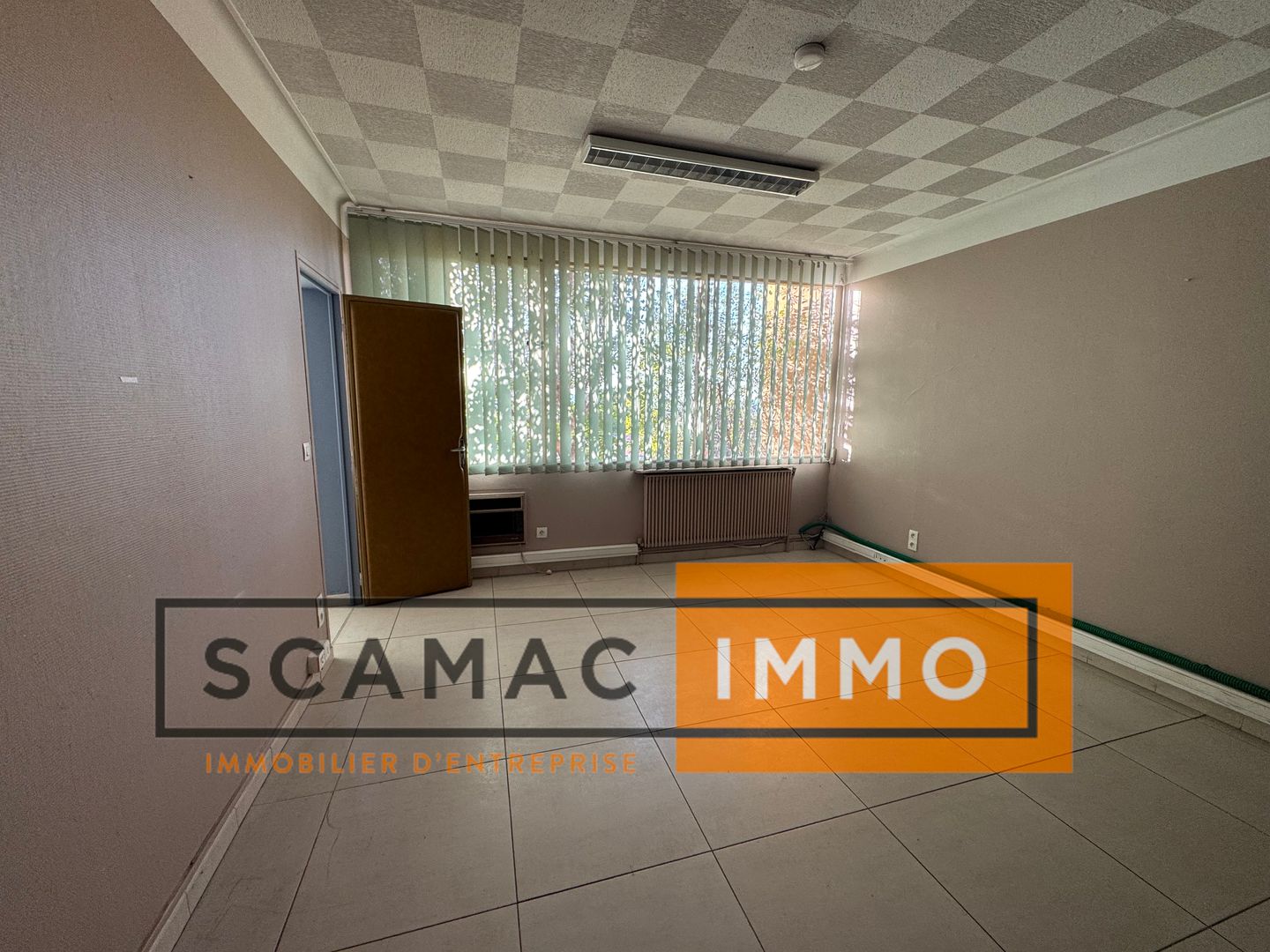 bureau de 325m², Vitrolles (Bouches-du-Rhône)