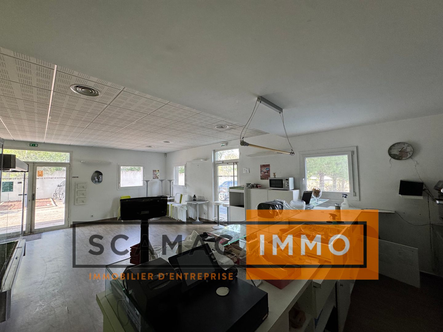 local commercial de 400m², Aix-en-Provence (Bouches-du-Rhône)