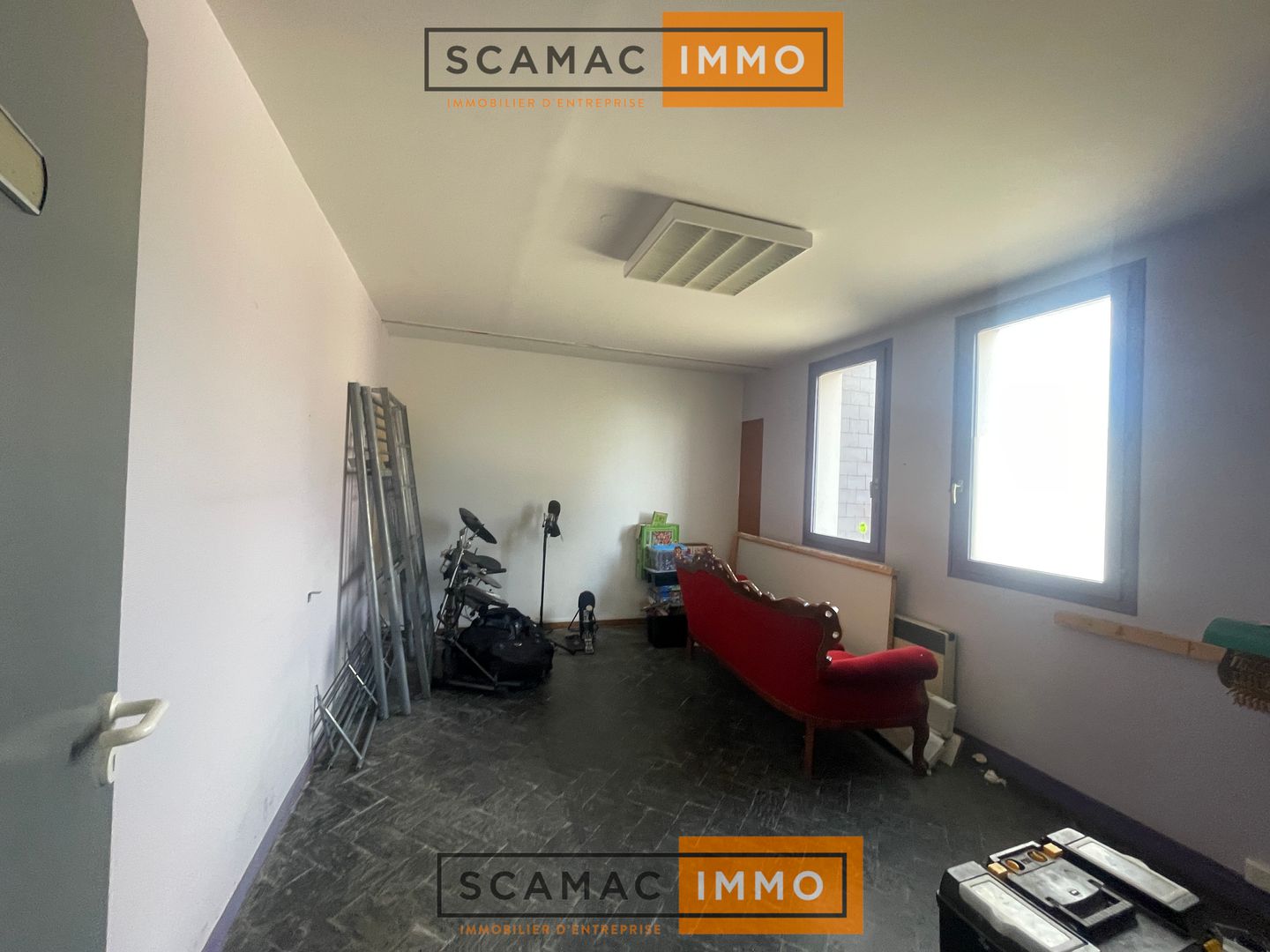 locaux mixtes de 1 888m², Angerville (Essonne)