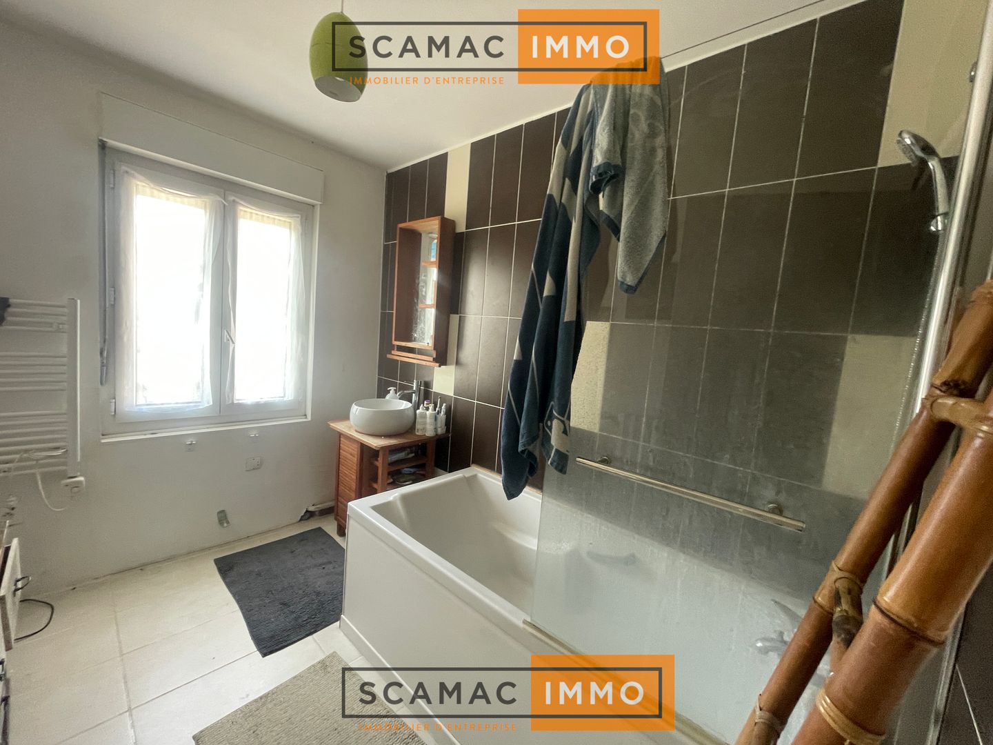 locaux mixtes de 80m², Angerville (Essonne)