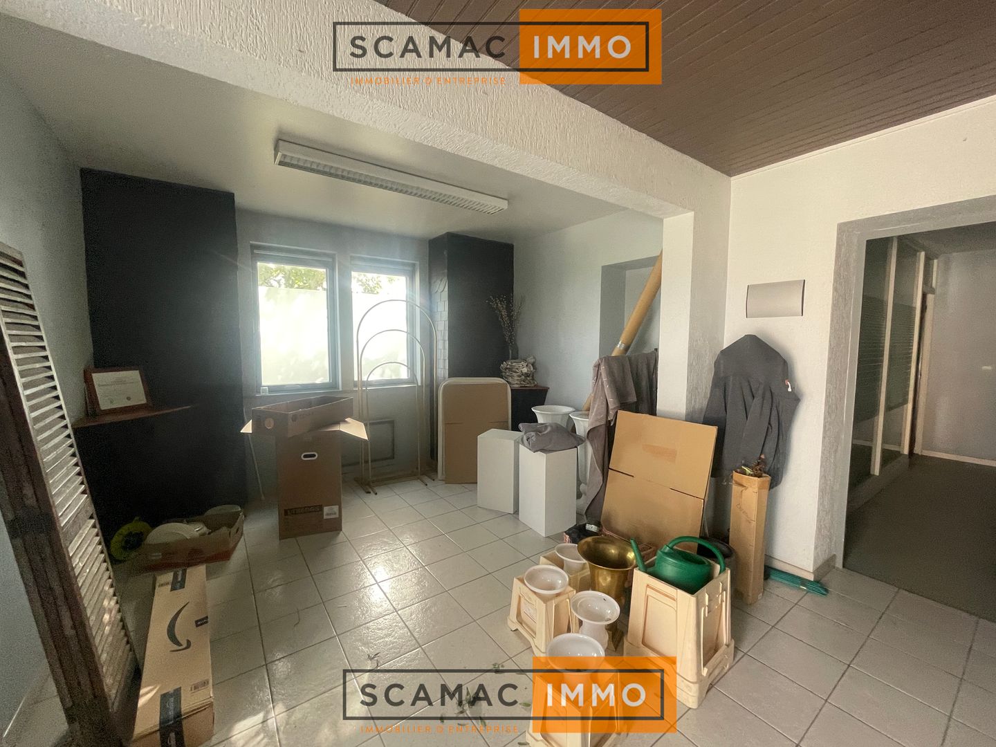 locaux mixtes de 80m², Angerville (Essonne)