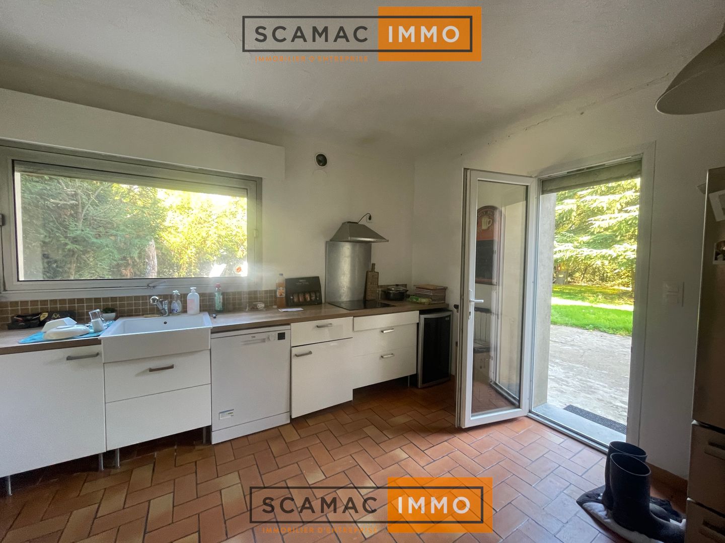 locaux mixtes de 1&nbsp;888m², Outarville (Loiret)