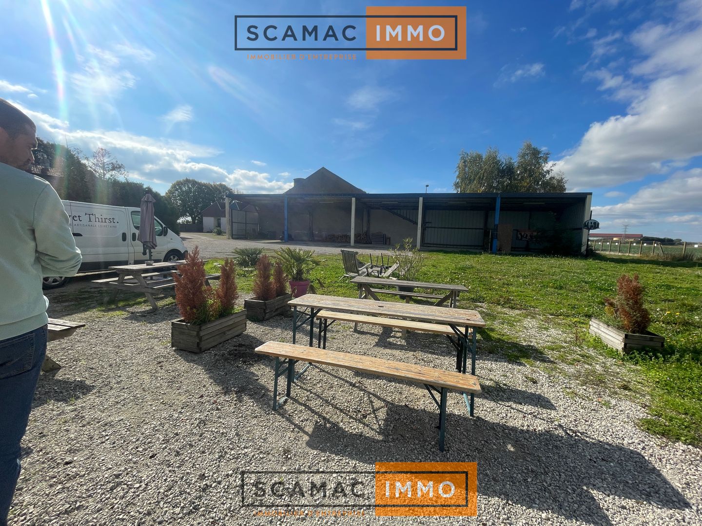 locaux mixtes de 800m², Angerville (Essonne)