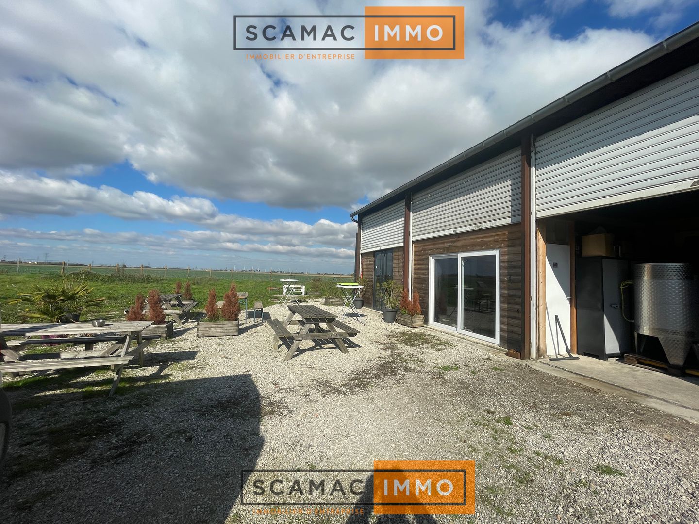 locaux mixtes de 800m², Angerville (Essonne)