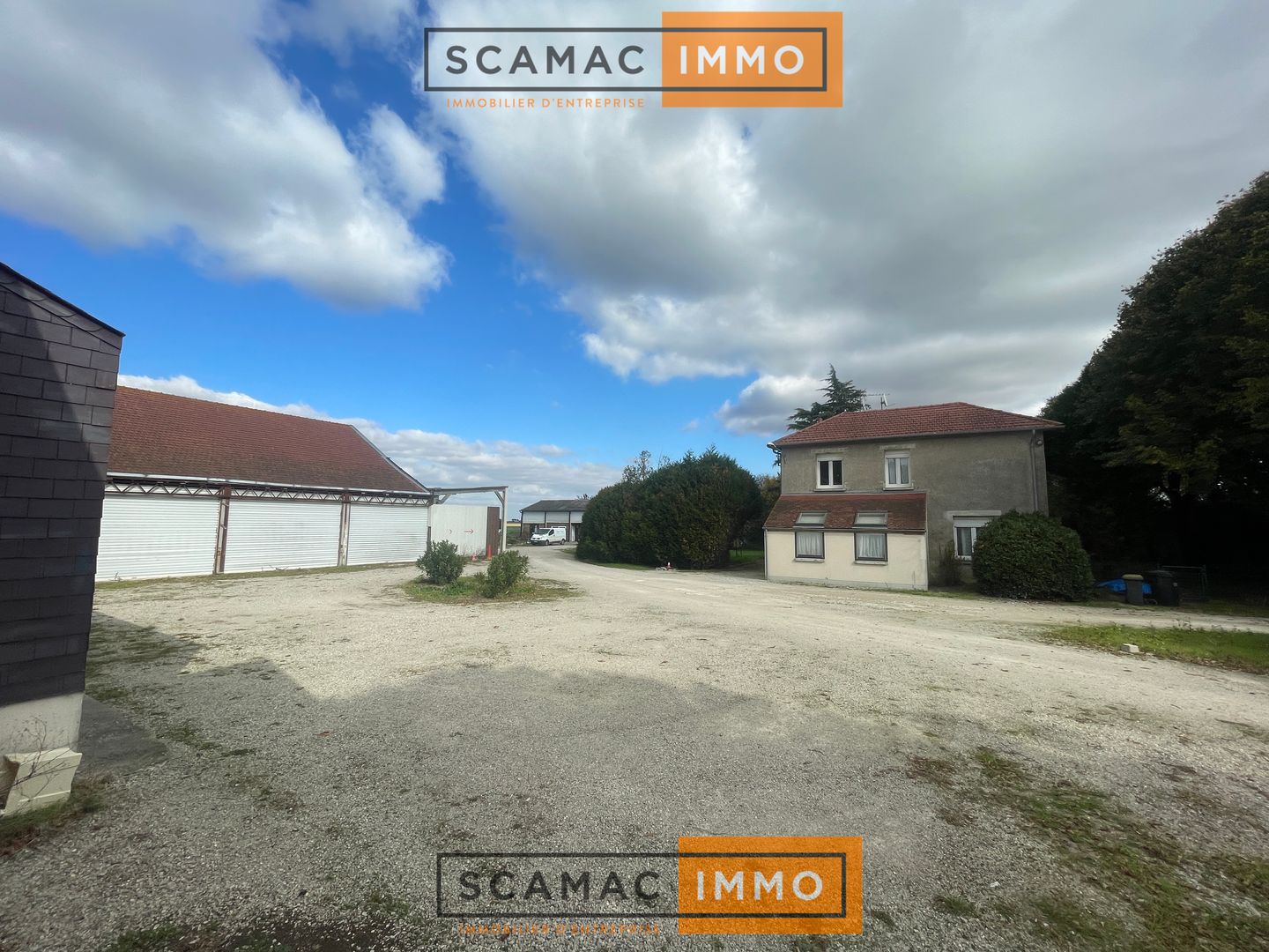 locaux mixtes de 800m², Angerville (Essonne)