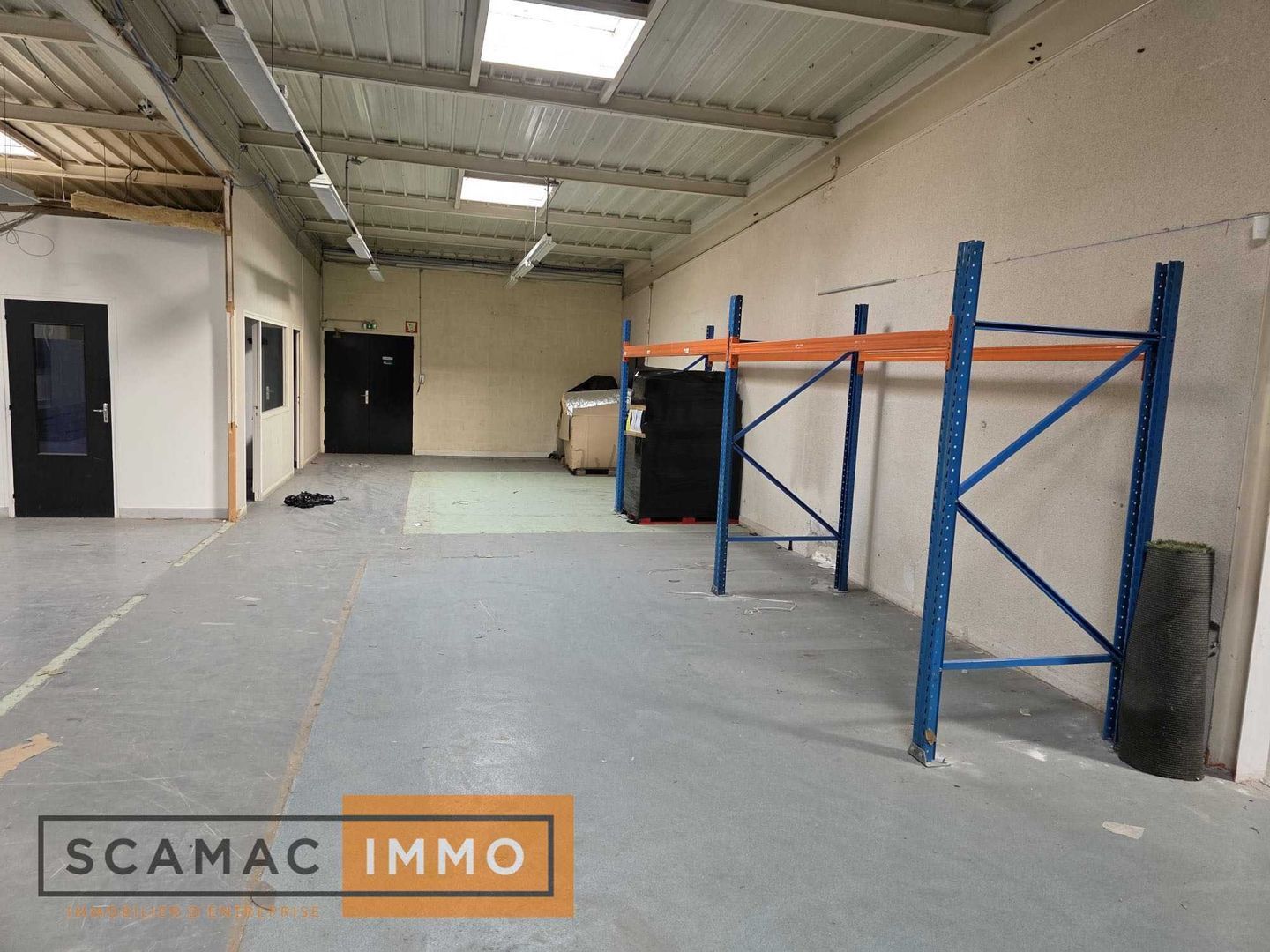 entrepôt de 1 597m², Dammarie-les-Lys (Seine-et-Marne)