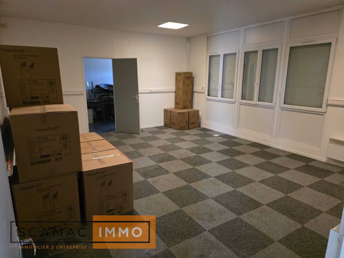 entrepôt de 1 597m², Dammarie-les-Lys (Seine-et-Marne)