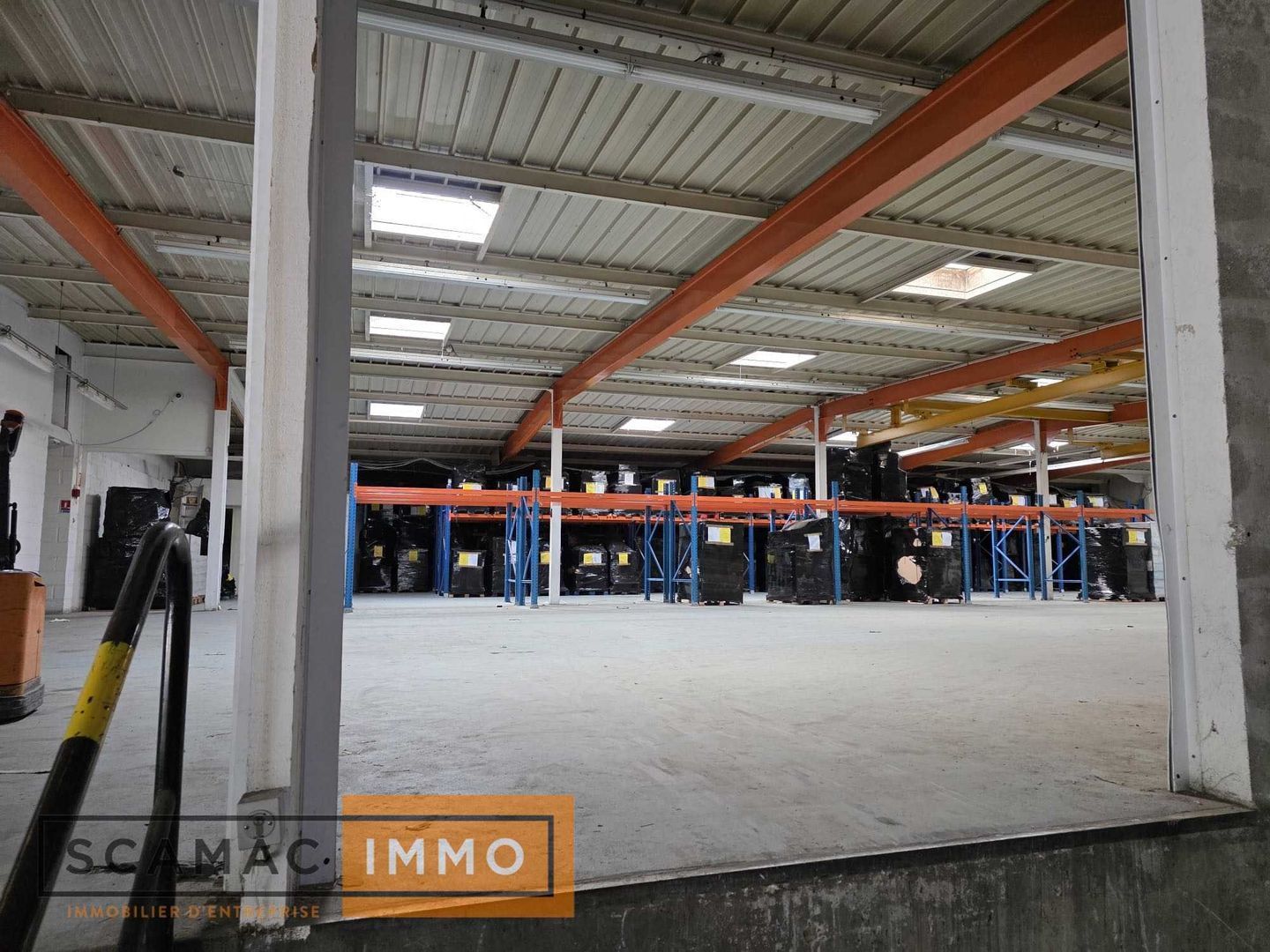 entrepôt de 1 597m², Dammarie-les-Lys (Seine-et-Marne)