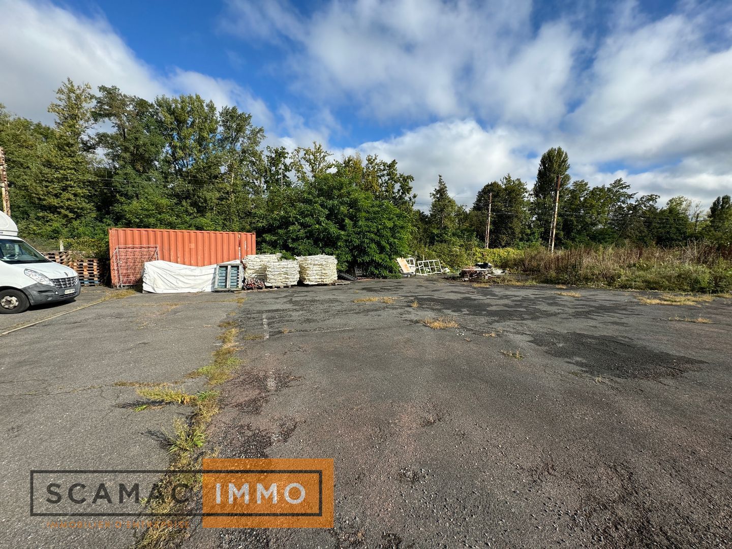 entrepôt de 1 597m², Dammarie-les-Lys (Seine-et-Marne)