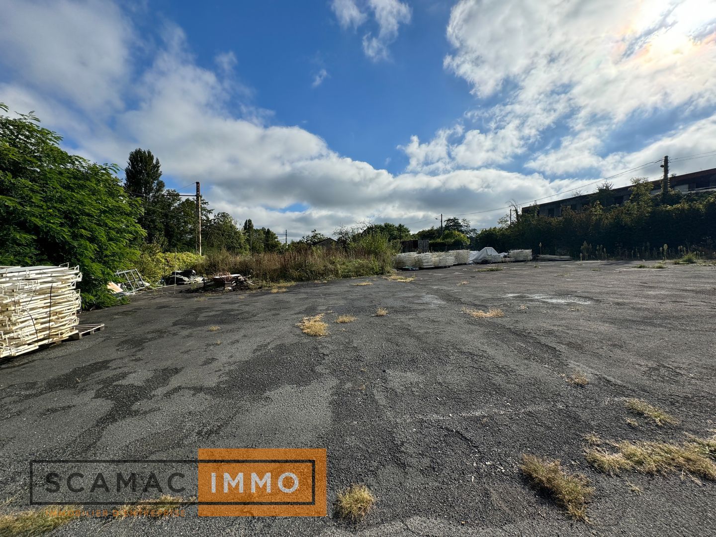 entrepôt de 1 597m², Dammarie-les-Lys (Seine-et-Marne)