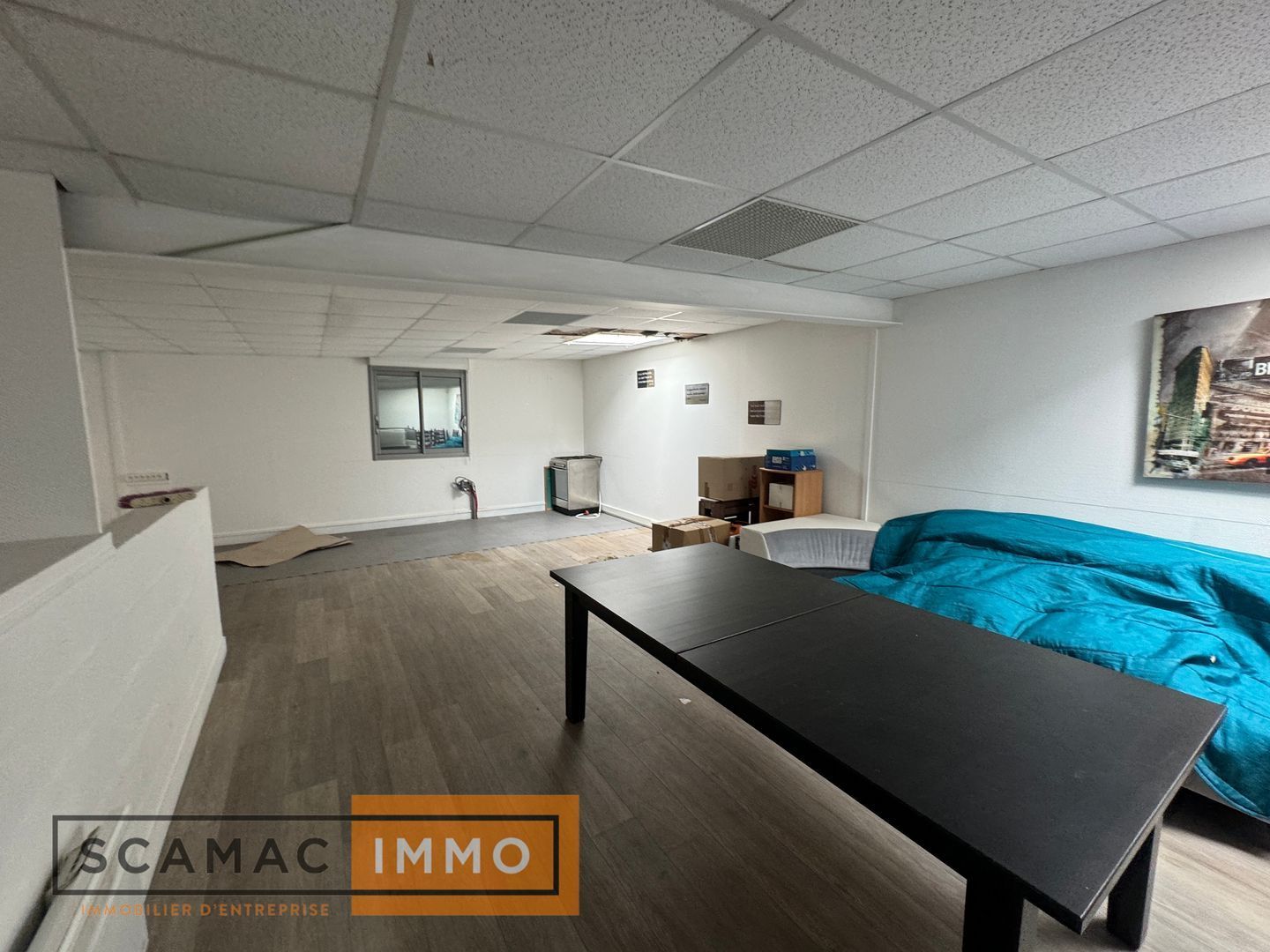 entrepôt de 1 597m², Dammarie-les-Lys (Seine-et-Marne)