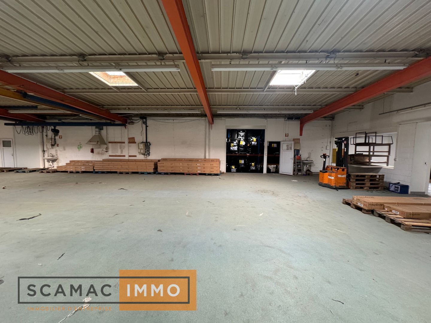 entrepôt de 1 597m², Dammarie-les-Lys (Seine-et-Marne)
