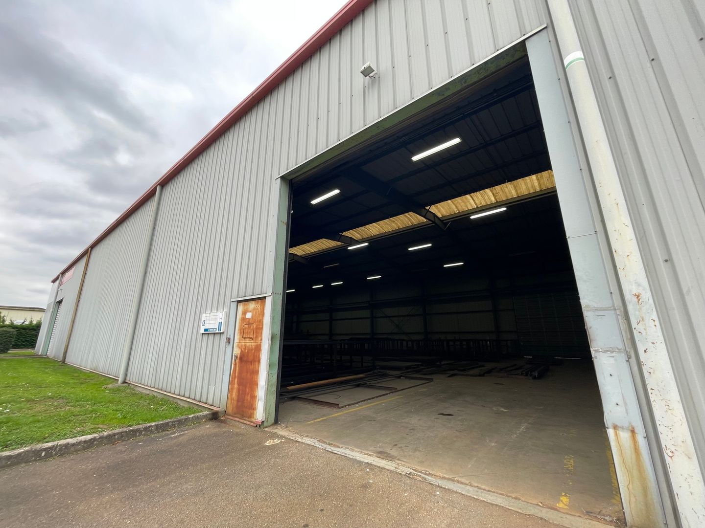 entrepôt de 3 120m², Trappes (Yvelines)