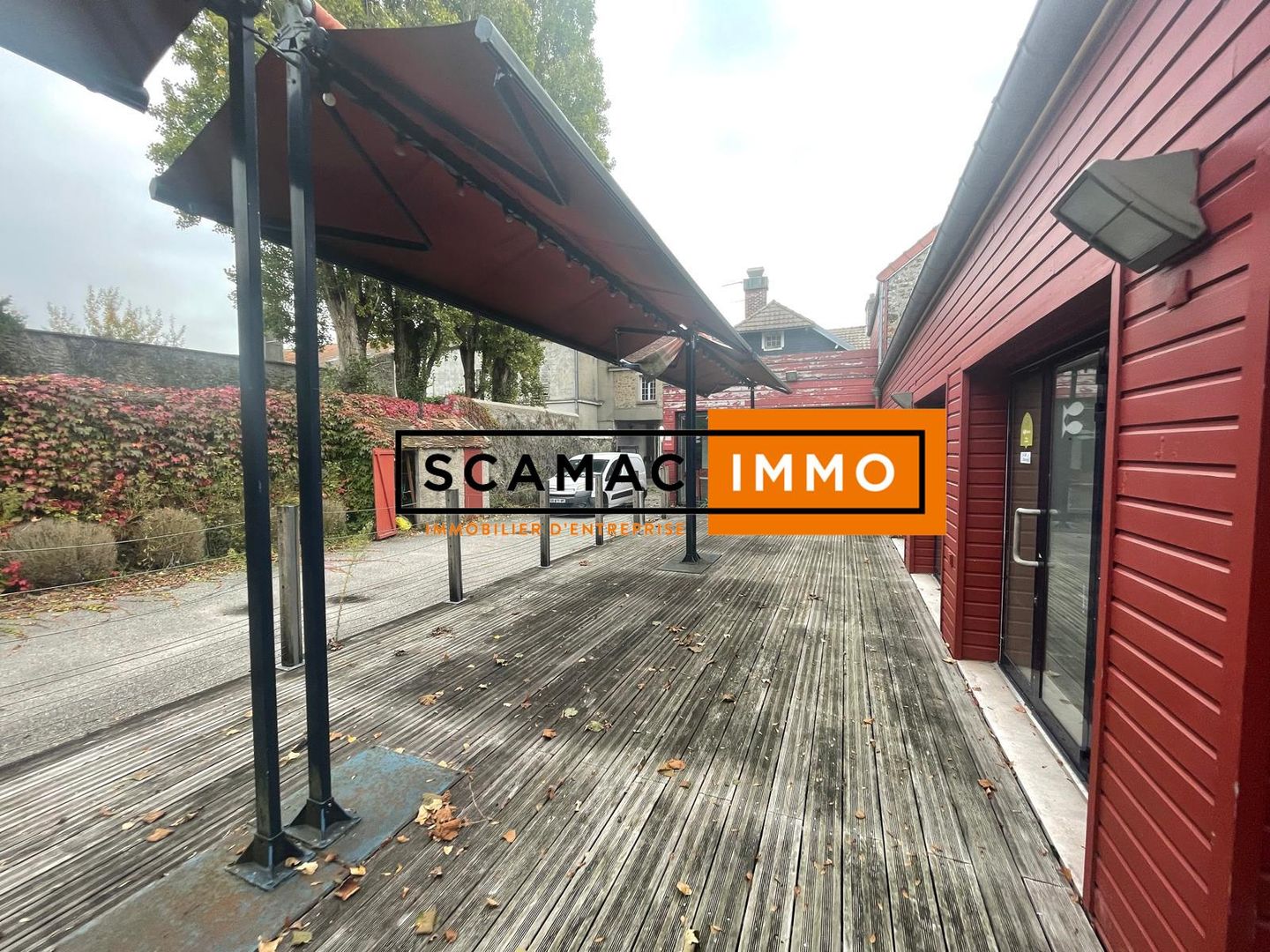 local commercial de 700m², Coignières (Yvelines)