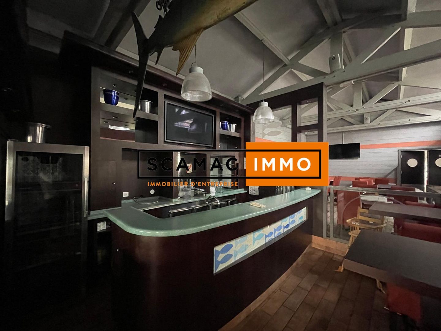 local commercial de 700m², Coignières (Yvelines)