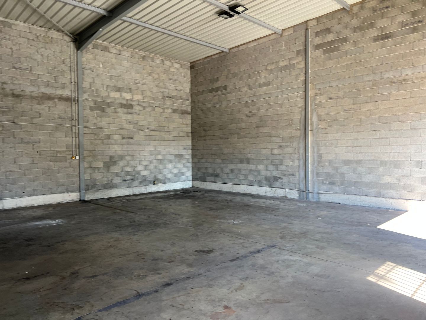 entrepôt de 252m², La Seyne-sur-Mer (Var)