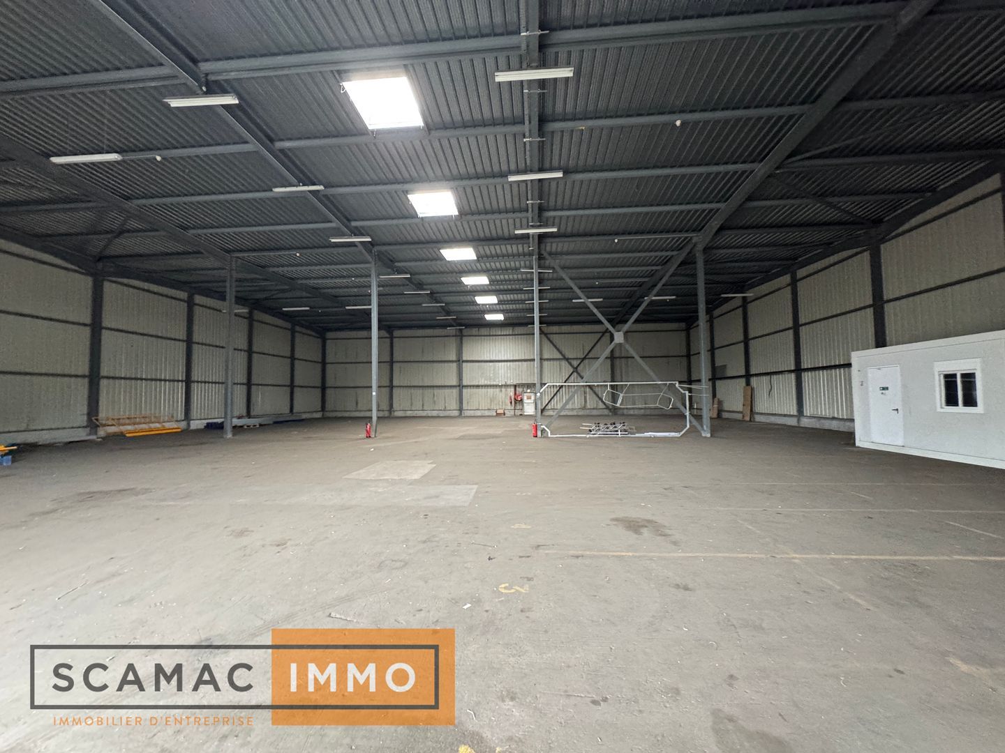 entrepôt de 1 268m², Le Plessis-Pâté (Essonne)