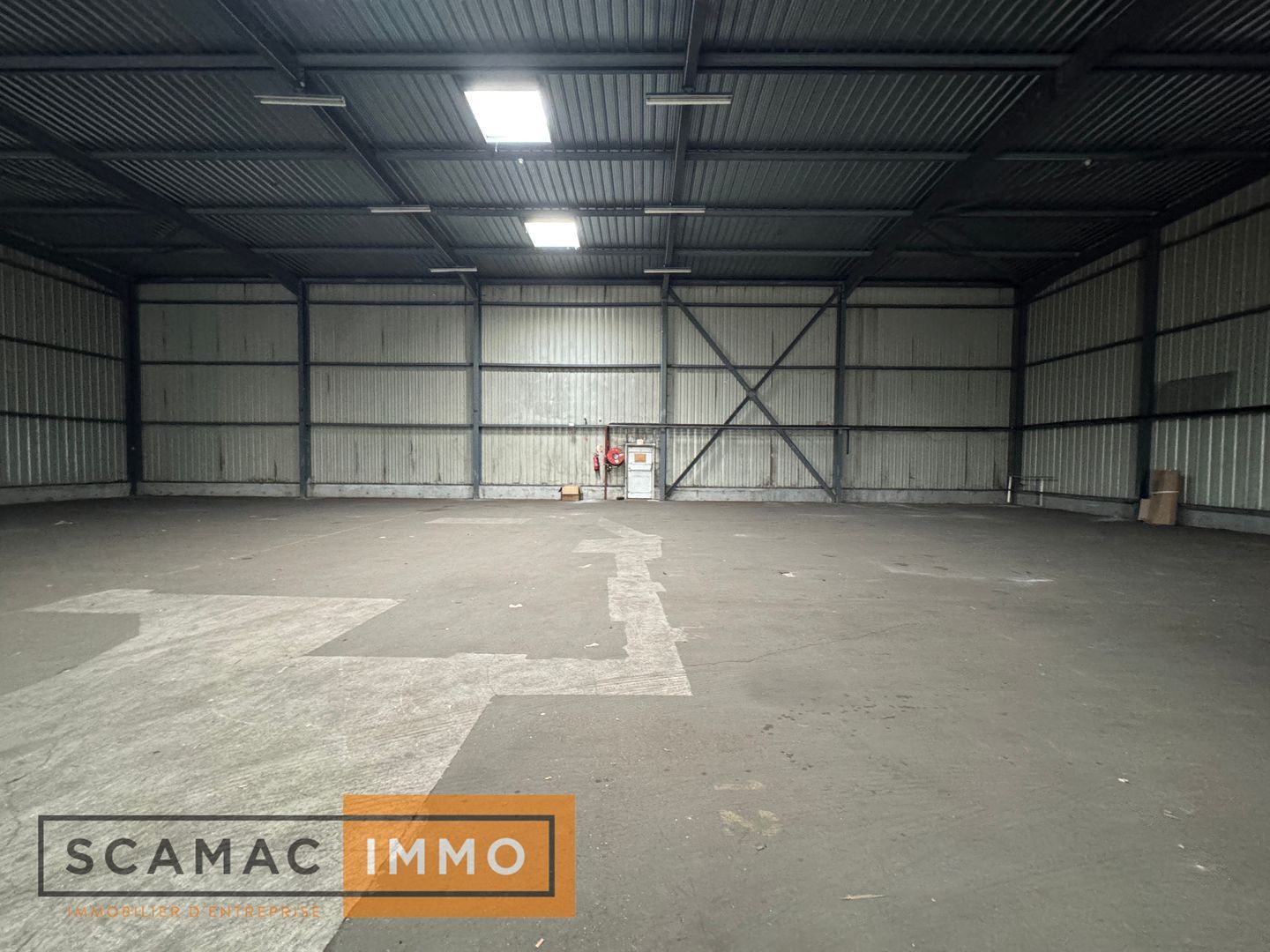 entrepôt de 1 268m², Le Plessis-Pâté (Essonne)