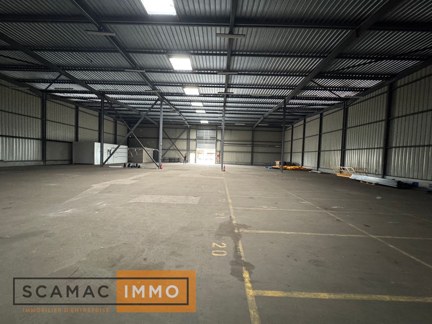 entrepôt de 1 268m², Le Plessis-Pâté (Essonne)
