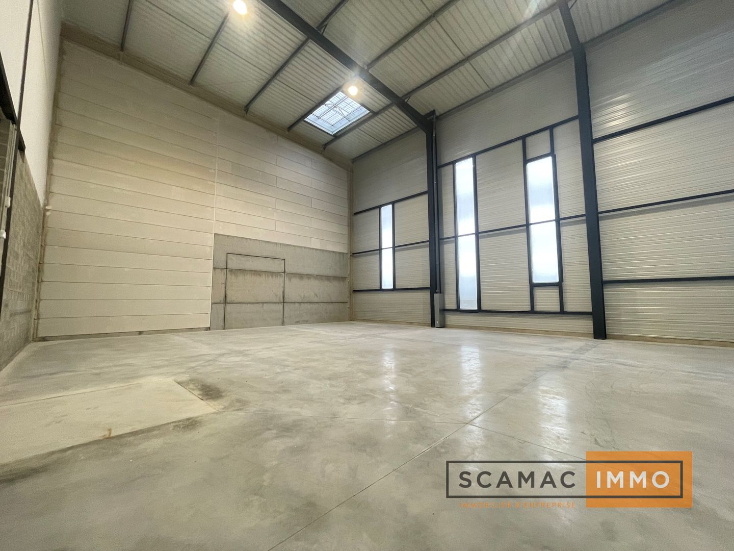 local d'activités de 1 837m², Wissous (Essonne)