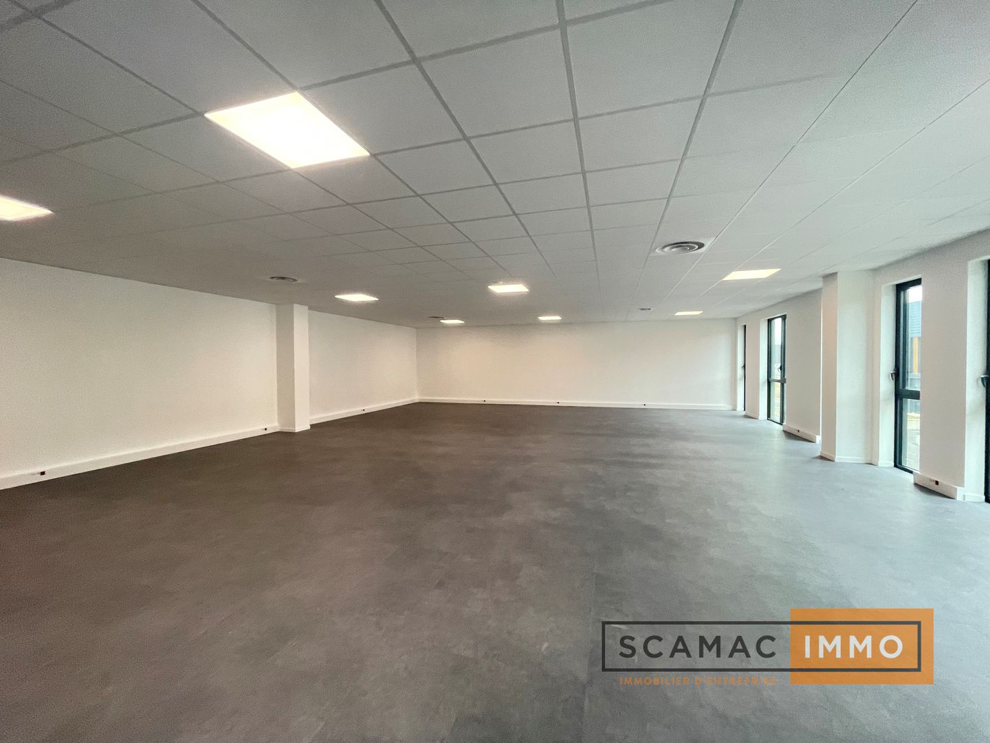 local d'activités de 1 837m², Wissous (Essonne)
