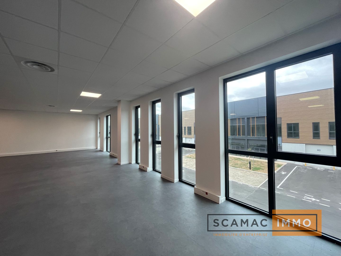 local d'activités de 1 837m², Wissous (Essonne)