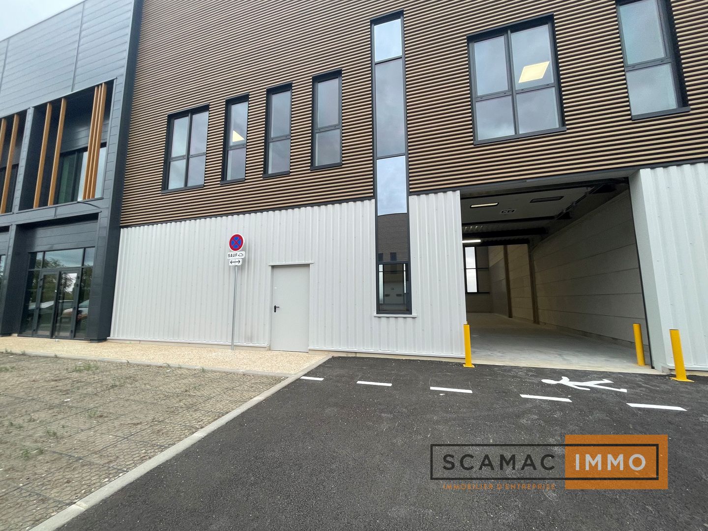 local d'activités de 1 837m², Wissous (Essonne)