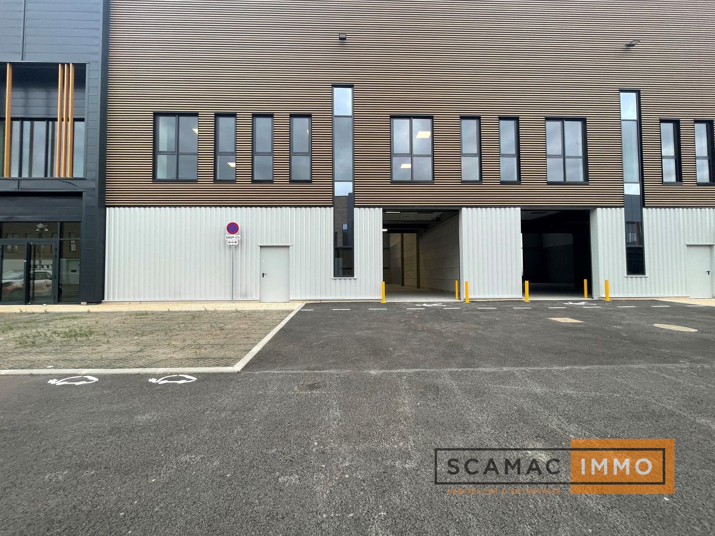 local d'activités de 1 837m², Wissous (Essonne)