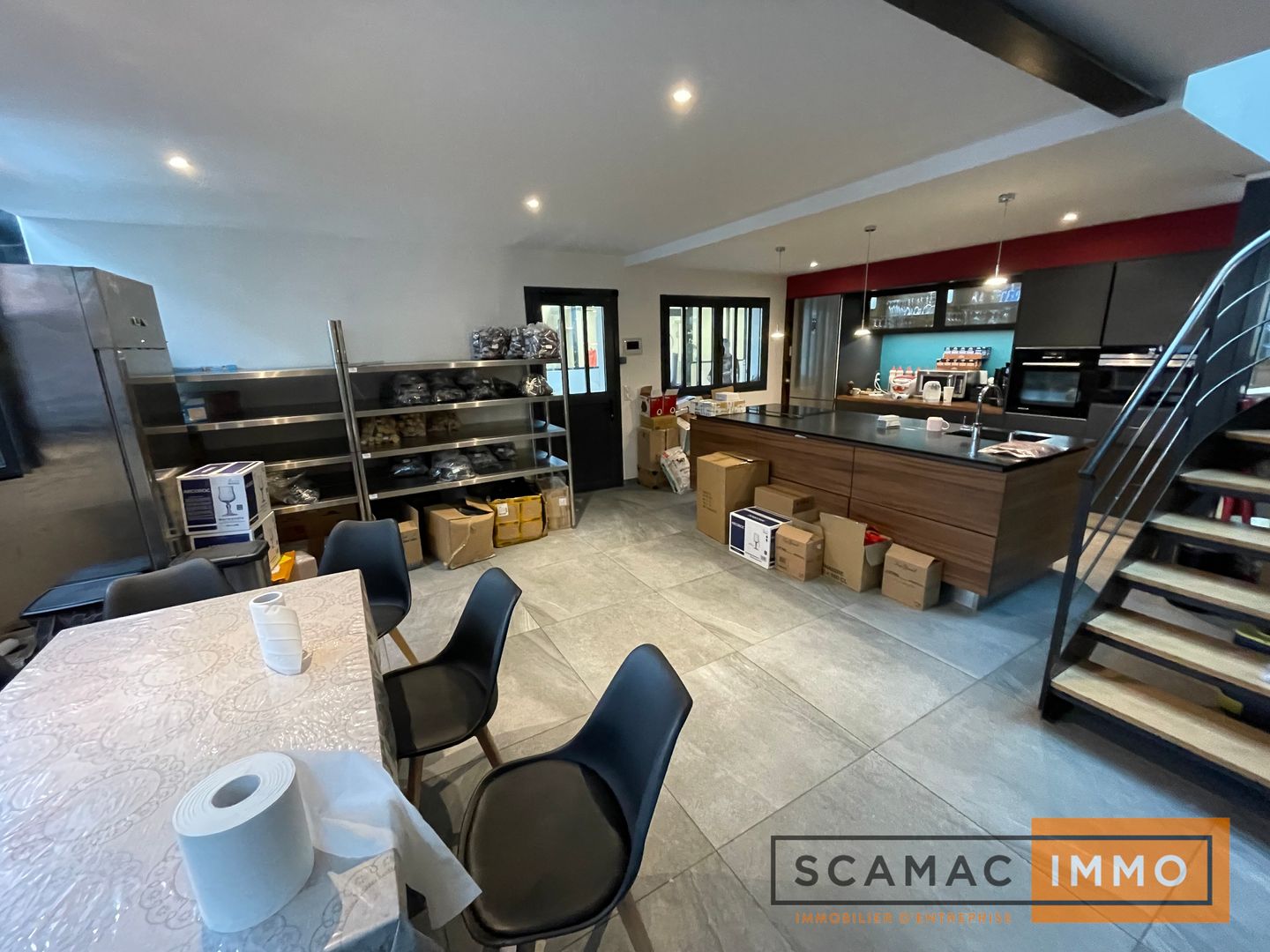 local d'activités de 672m², Champigny-sur-Marne (Val-de-Marne)