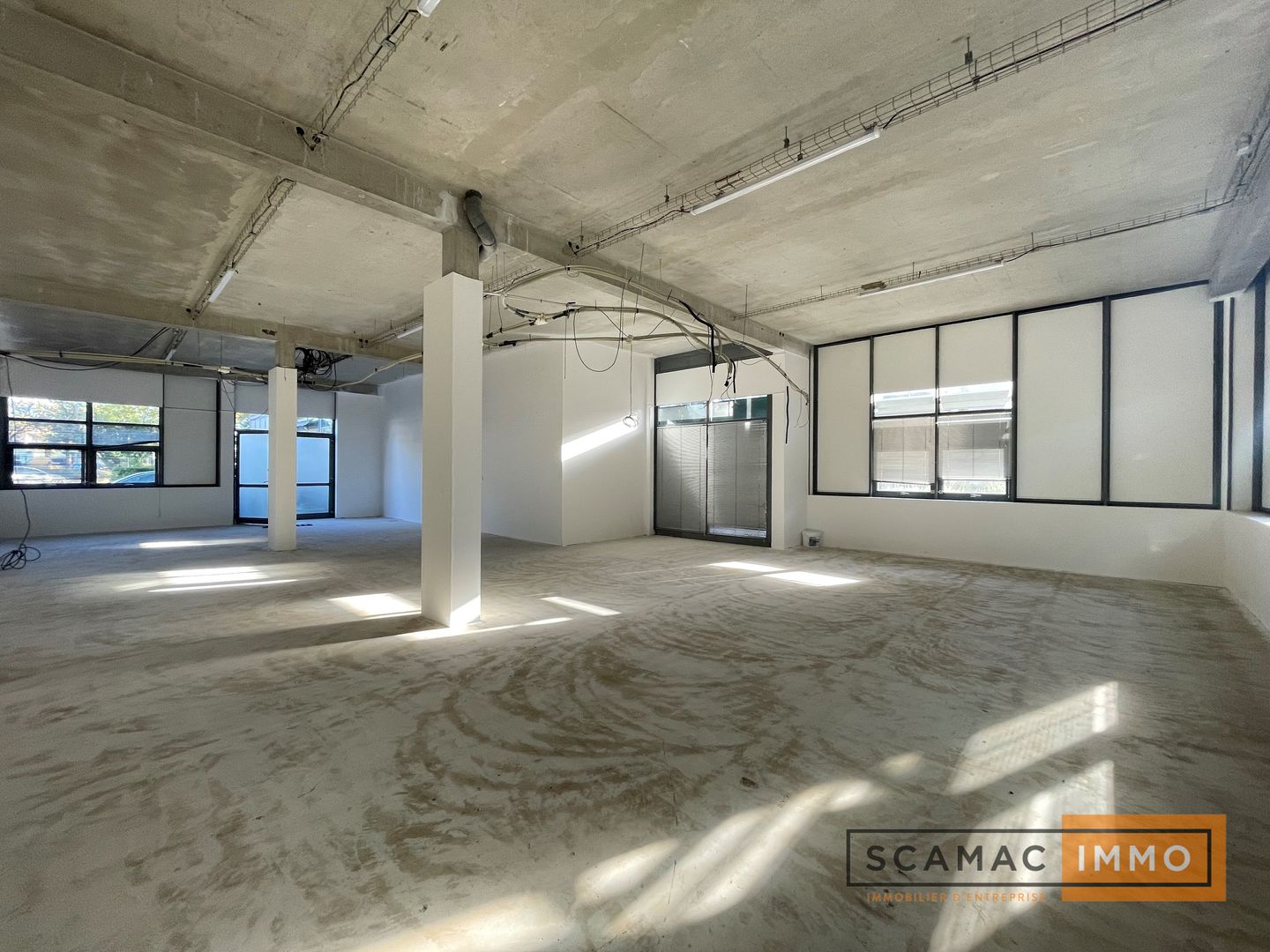 locaux mixtes de 362m², Sucy-en-Brie (Val-de-Marne)