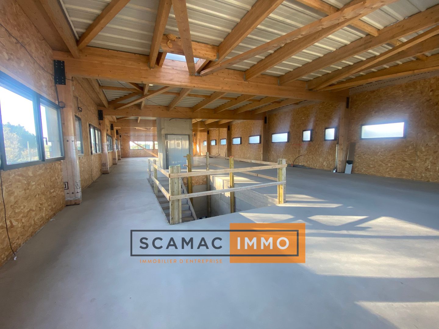 local commercial de 350m², Marignane (Bouches-du-Rhône)