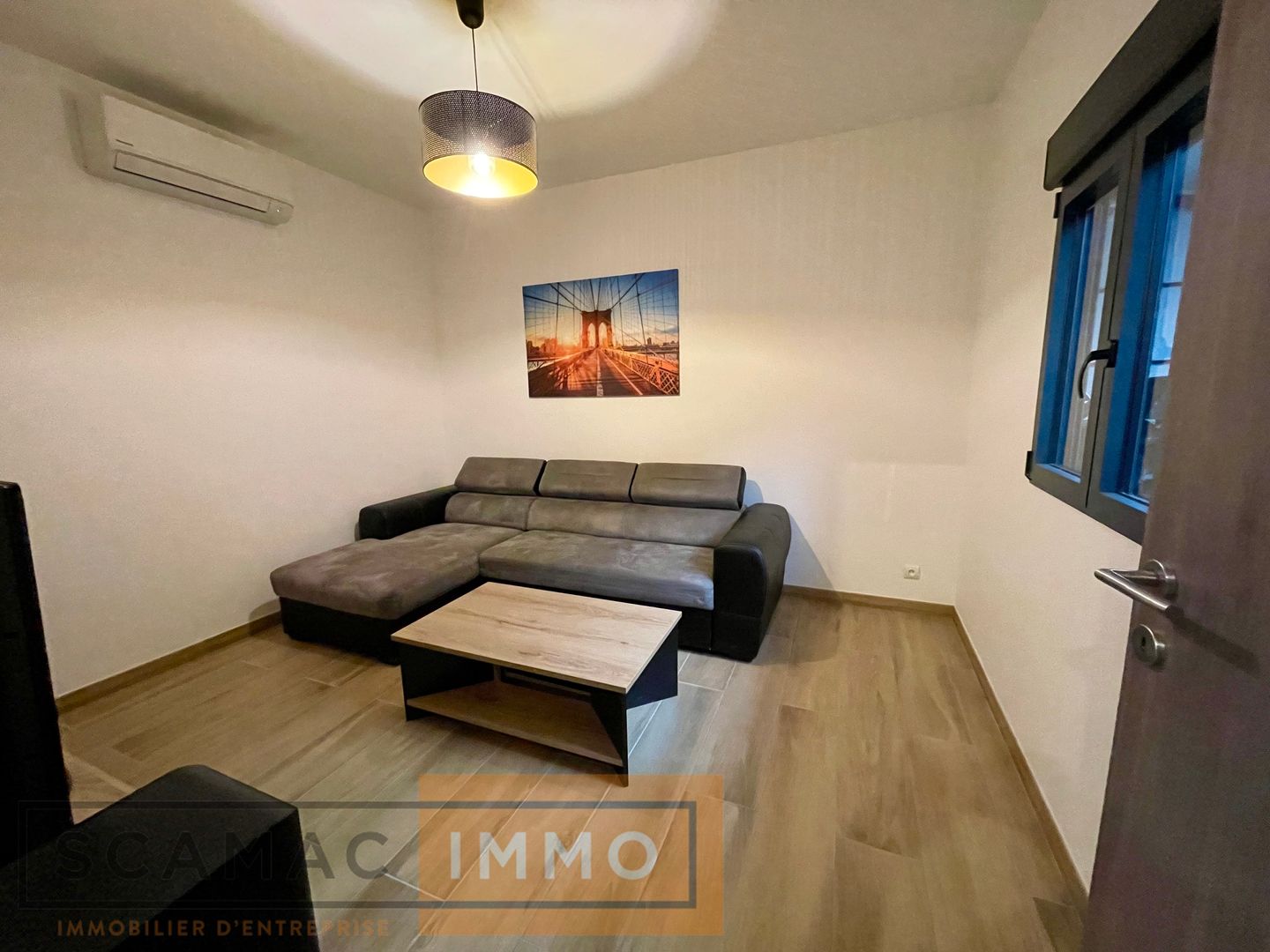 local d'activités de 460m², Montereau-faut-Yonne (Seine-et-Marne)