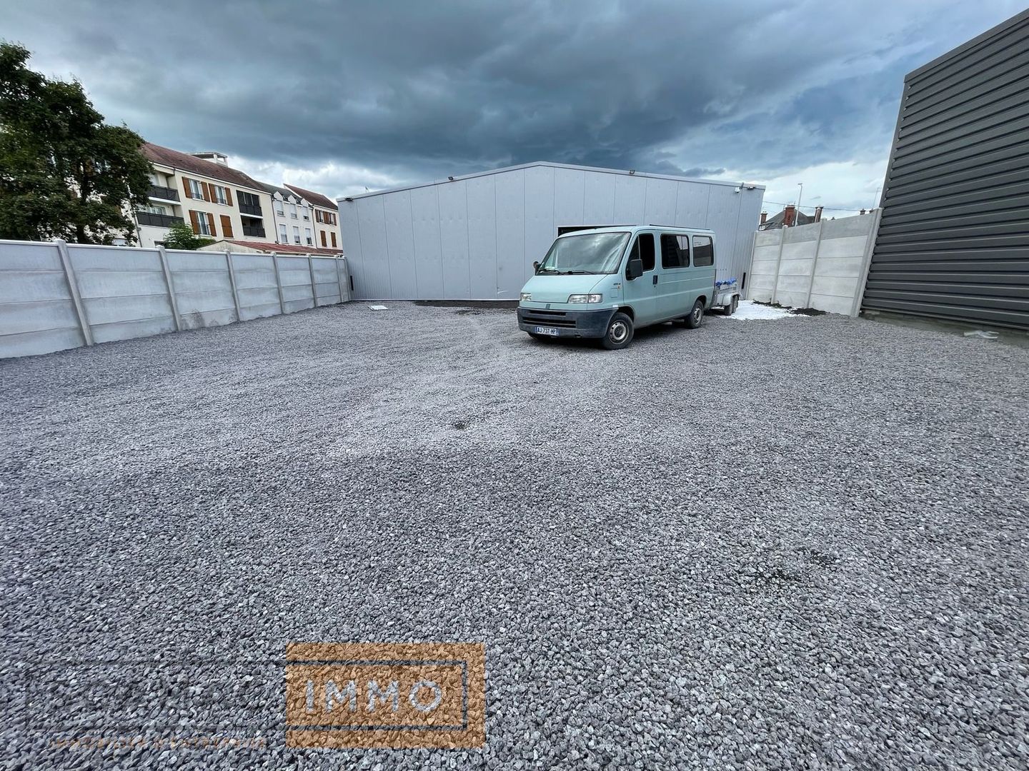 local d'activités de 460m², Montereau-faut-Yonne (Seine-et-Marne)