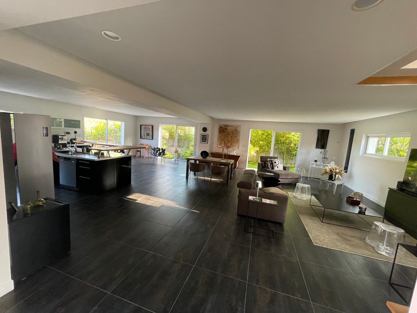 local d'activités de 341m², Rougiers (Var)