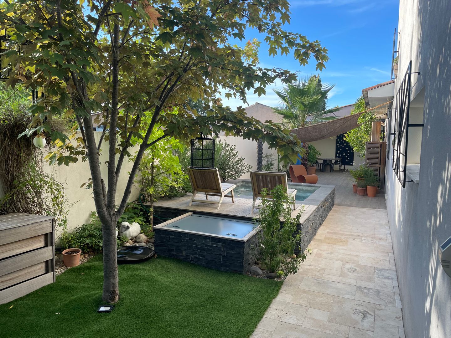 local d'activités de 341m², Rougiers (Var)