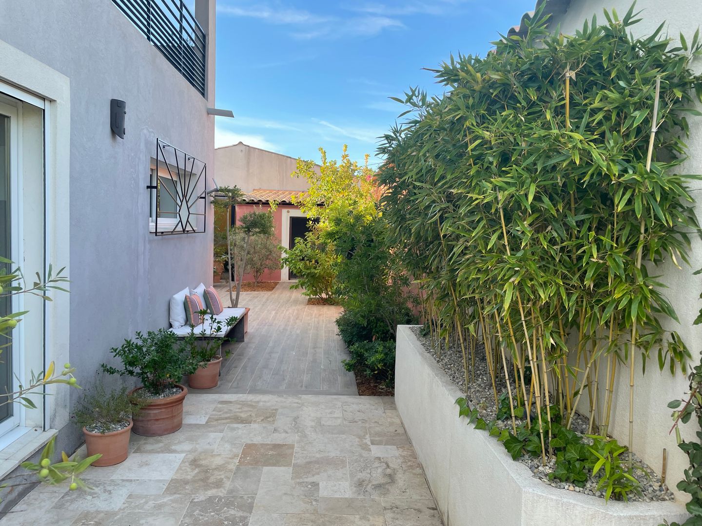 local d'activités de 341m², Rougiers (Var)