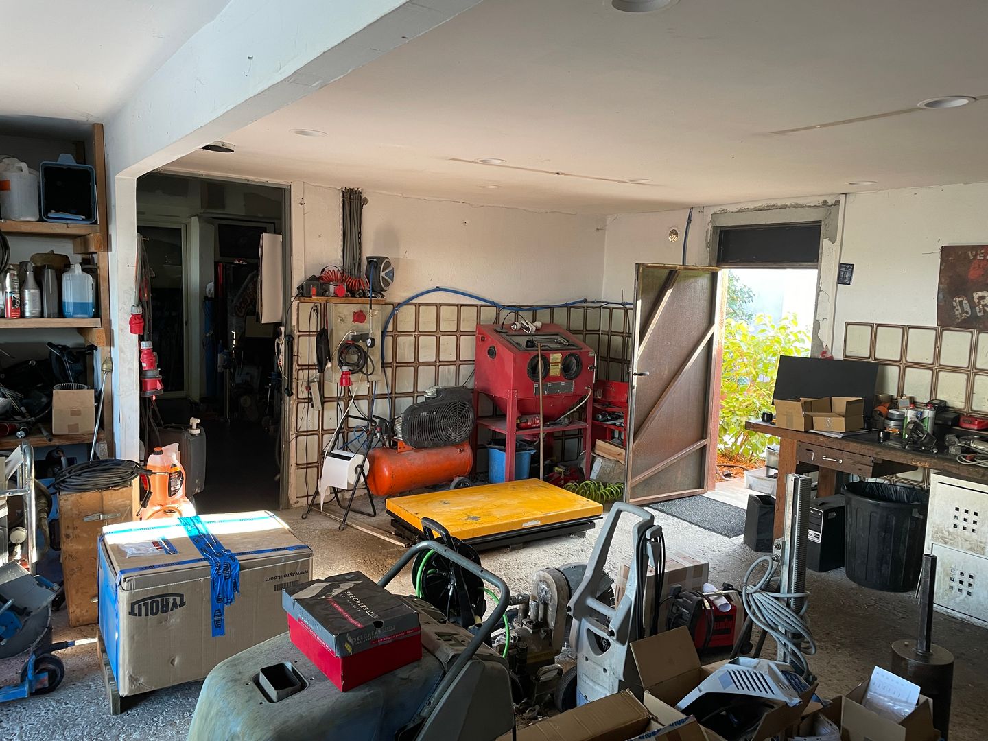 local d'activités de 341m², Rougiers (Var)