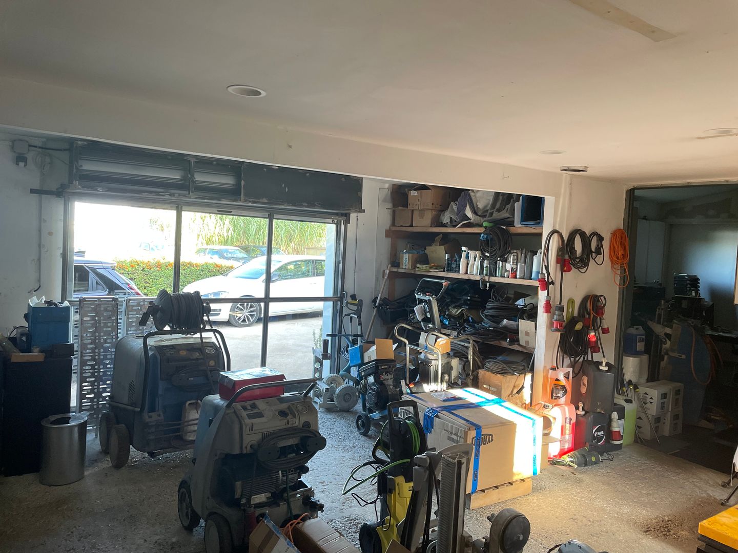 local d'activités de 341m², Rougiers (Var)