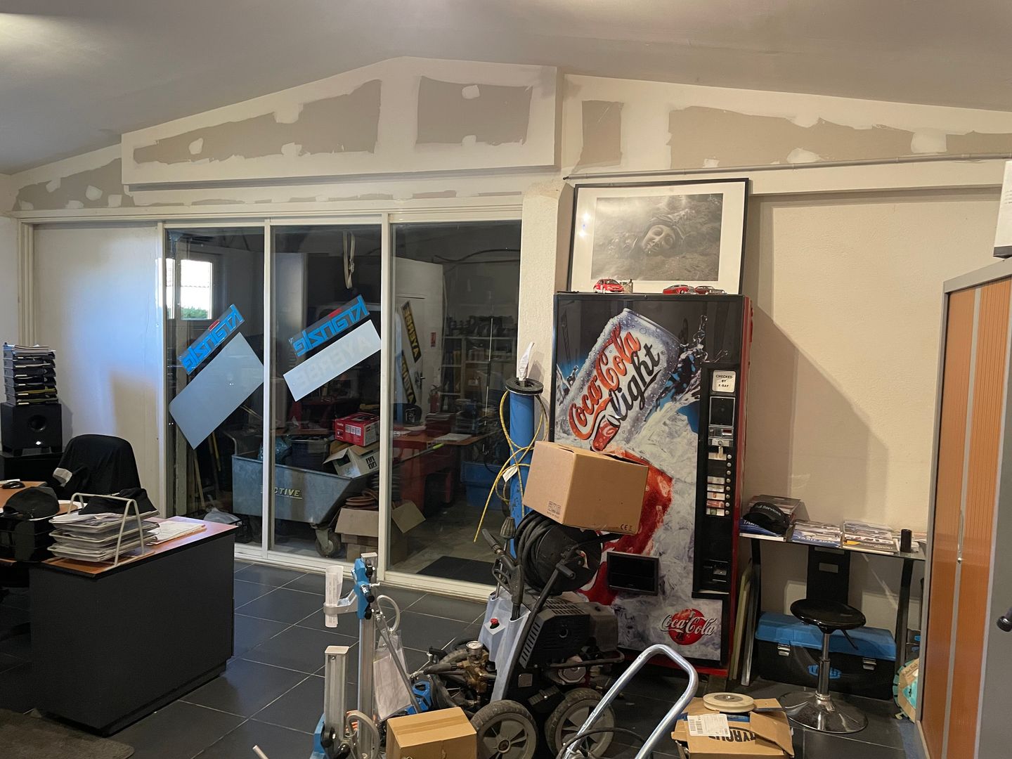 local d'activités de 341m², Rougiers (Var)